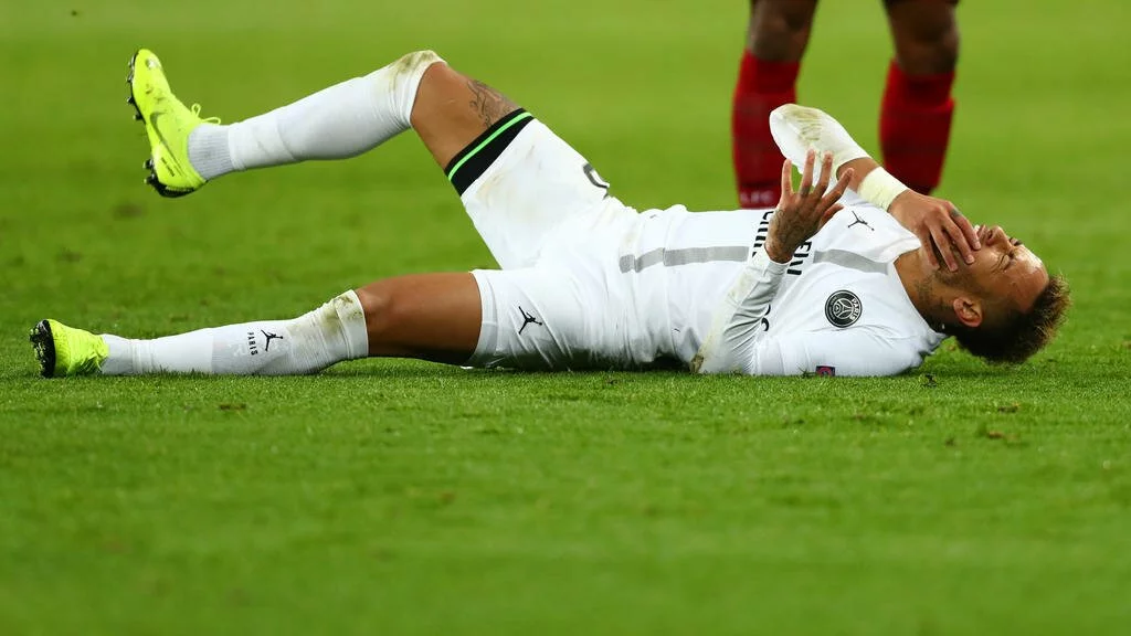 Neymar to miss Man Utd tie after being ruled out for 10 weeks - FootyNews.co.uk