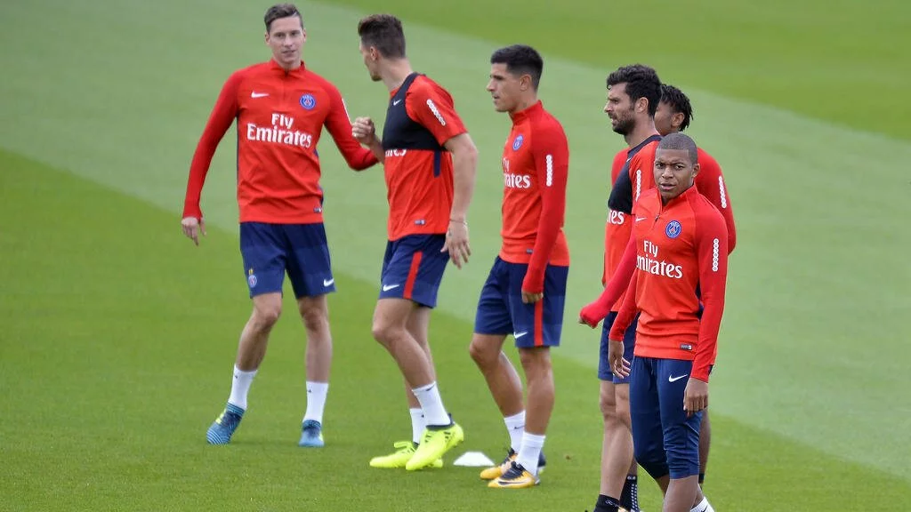 'Spineless, shameful': PSG stars face fury and abuse after European exit - FootyNews.co.uk