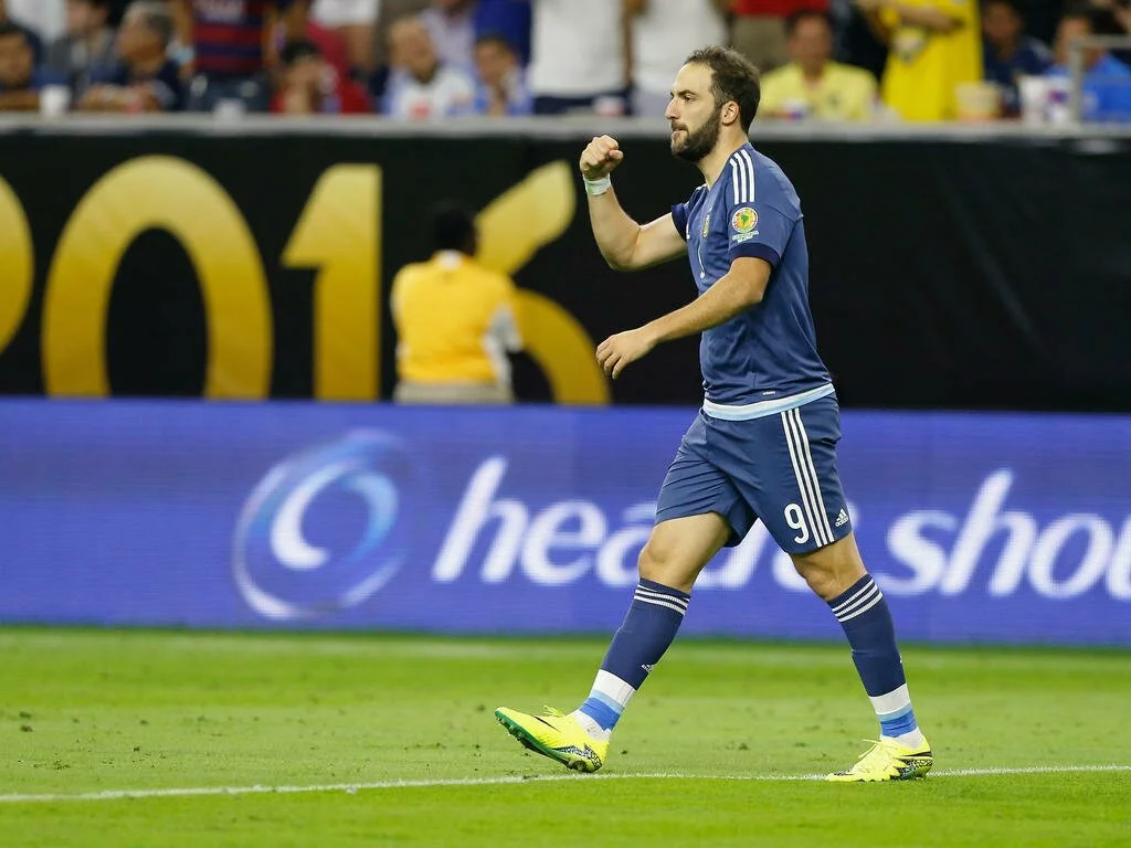 Higuain retires from Argentina duty with message for critics - FootyNews.co.uk
