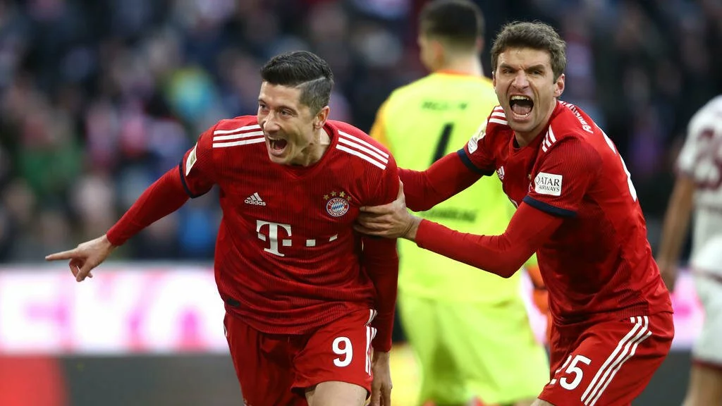 Mueller's horseplay eases nerves as Bayern return to title race  - FootyNews.co.uk
