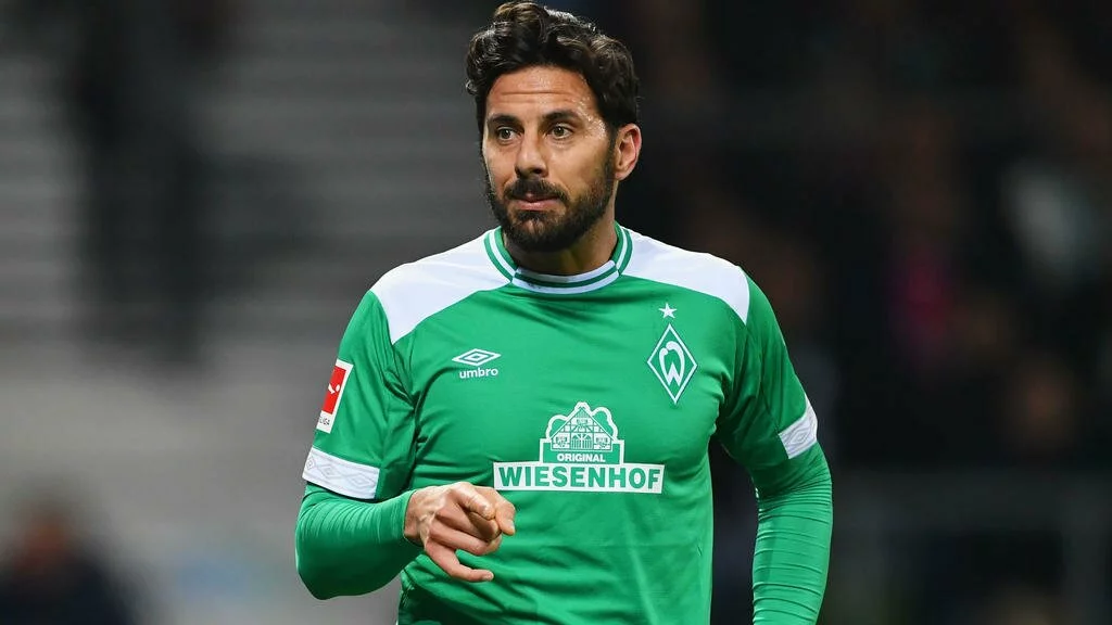 Rummenigge offers evergreen Pizarro job at Bayern - FootyNews.co.uk