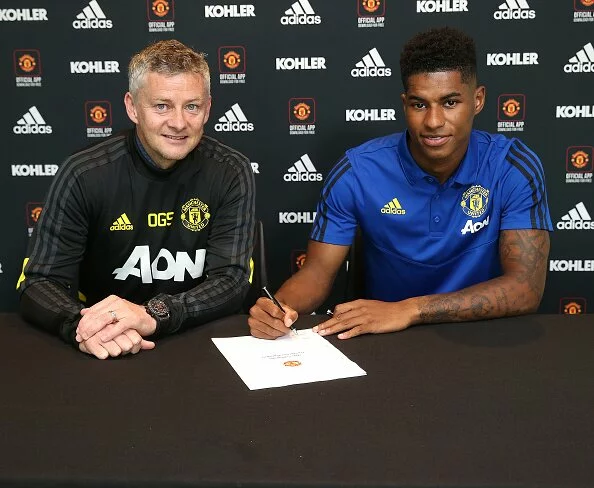 Marcus Rashford Signs New Contract With Manchester United - FootyNews.co.uk